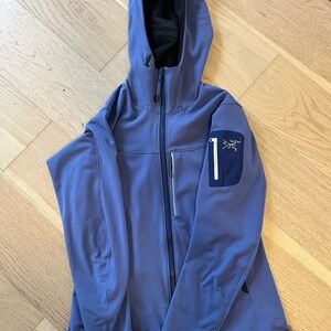 Arc'teryx Women's Jacket in Navy Blue and White Logo
